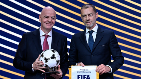 La UEFA aceptó la marcha atrás, pero le soltó la mano a Infantino