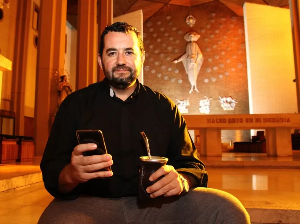 Angustia y vínculos rotos, las causas por las que la gente requiere ayuda sacerdotal