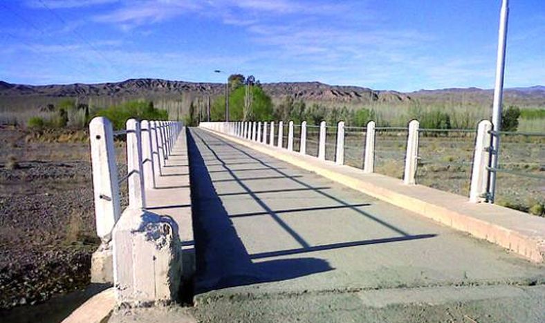 Un puente nuevo para el tránsito pesado a Casposo