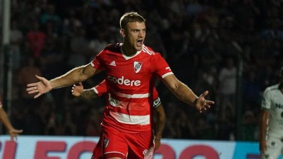 River venció a Sarmiento y es el único puntero