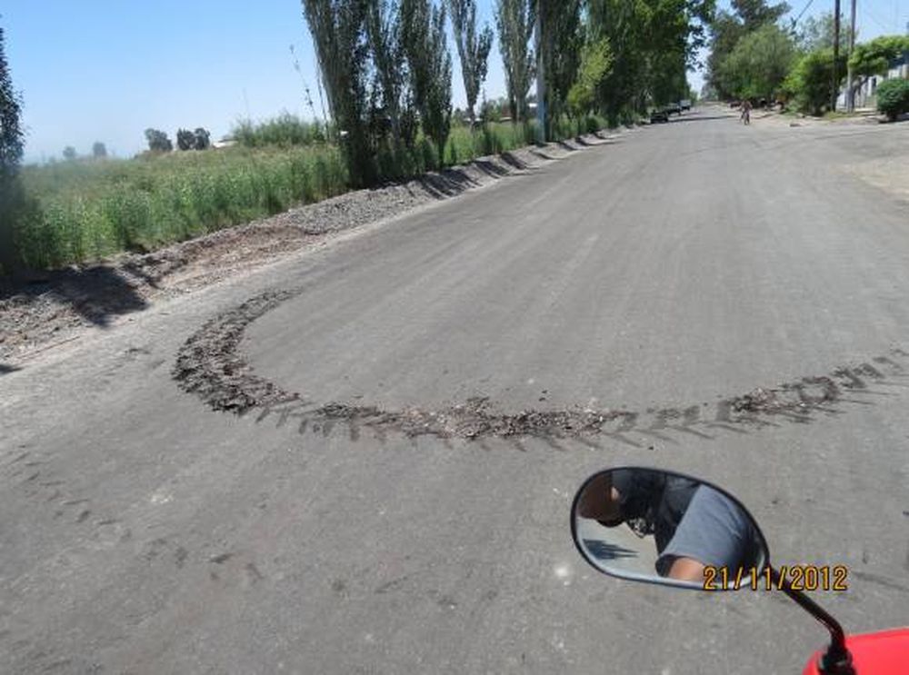 Vandalismo en calle en construcción