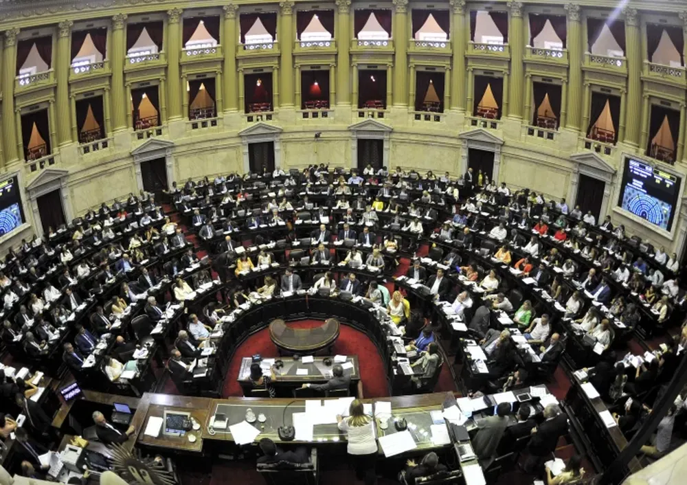 Diputados aprobó en general la ley de Emergencia Económica tras 15 horas de sesión