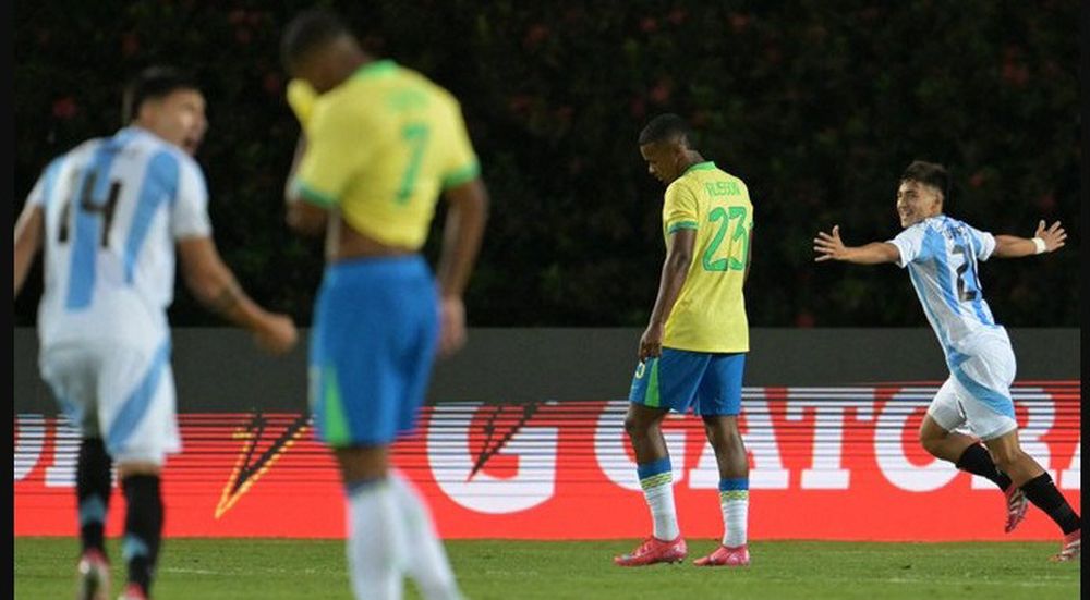 EL EQUIPO dirigido por Placente se puso 3-0 en cinco minutos, y después se floreó ante un rival desconocido.