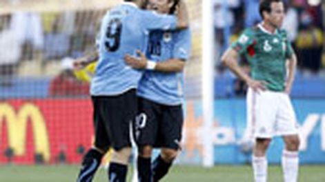 Uruguay le ganó a México y ambos clasificaron a octavos