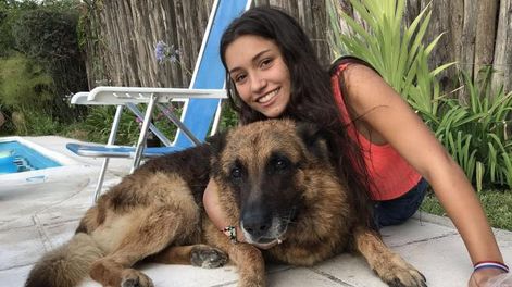 Su perro le desfiguró la cara mientras se sacaba fotos
