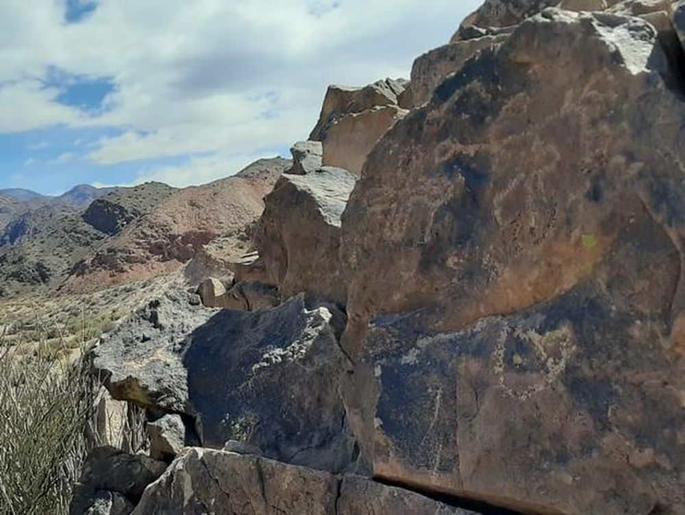 Encontraron antiguos petroglifos en dos sectores de Calingasta
