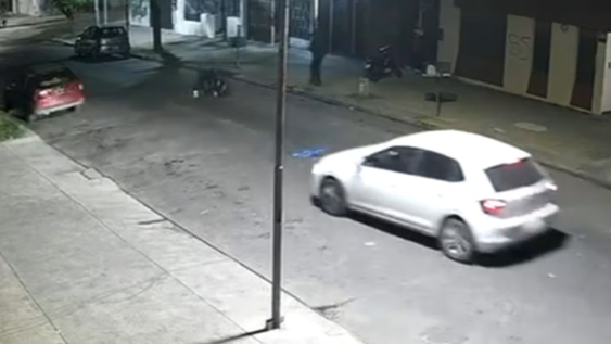 el dramatico pedido de un padre que reconocio a su hijo en el video de un violento robo, lo denuncio y pidio que lo detengan