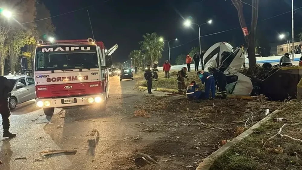 Mendoza: dos muertos y tres heridos graves en un accidente vial en Maipú