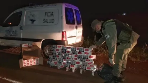 Locura por el desabastecimiento: traficaban cigarrillos en una ambulancia