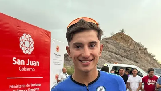 Moyano y su felicidad por poner en lo alto la camiseta de su equipo: “Nuestro objetivo es la Vuelta”