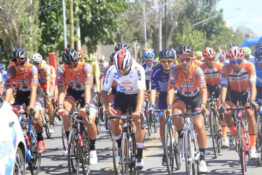 Clasificación general: Fernando Gaviria retiene la malla líder