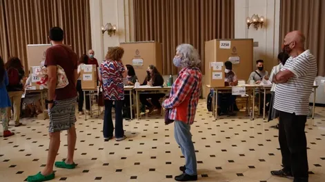 Fue a votar quedó flechada con “un cincuentón” y ahora lo busca en redes