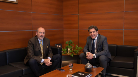 El ministro de Producción de Mendoza, Rodolfo Vargas Arizu, junto al ministro de Producción de San Juan, Gustavo Fernández.