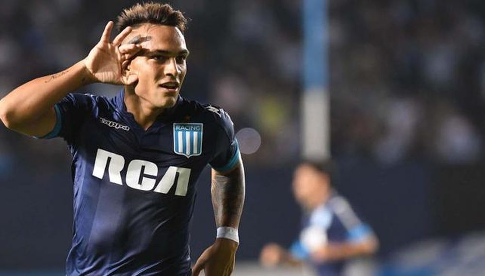 Racing aplastó a Huracán con una gran actuación de Lautaro Martínez