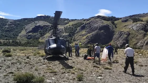 Un escalador italiano quedó “colgado” por una avalancha en El Chaltén y espera ser rescatado
