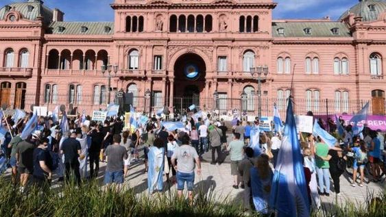 Protestas en Plaza de Mayo y otros puntos del país por los ‘vacunatorios VIP’