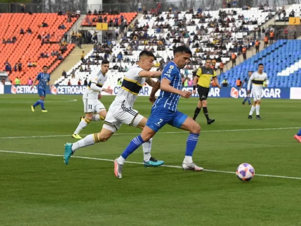 Sin lucir, Boca le ganó a Godoy Cruz y se subió a la cima del torneo