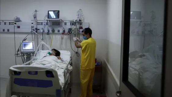 Baja a menos de 60 años el promedio de edad de los internados en las UTI