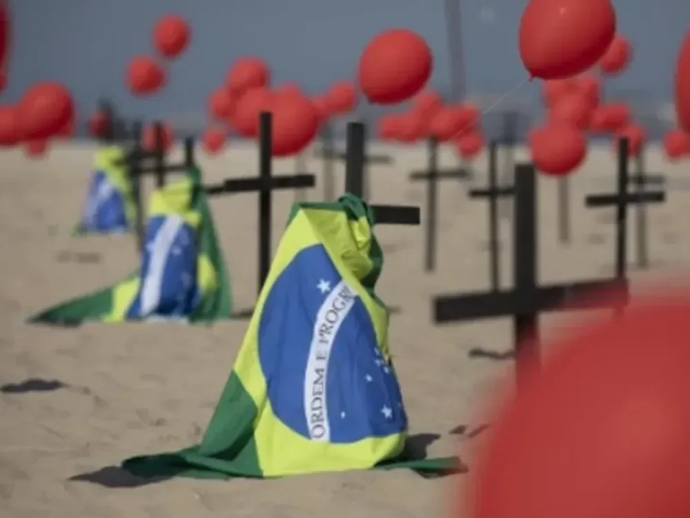 Brasil superó los 4,54 millones de casos y se acercó a las 137.000 muertes por coronavirus