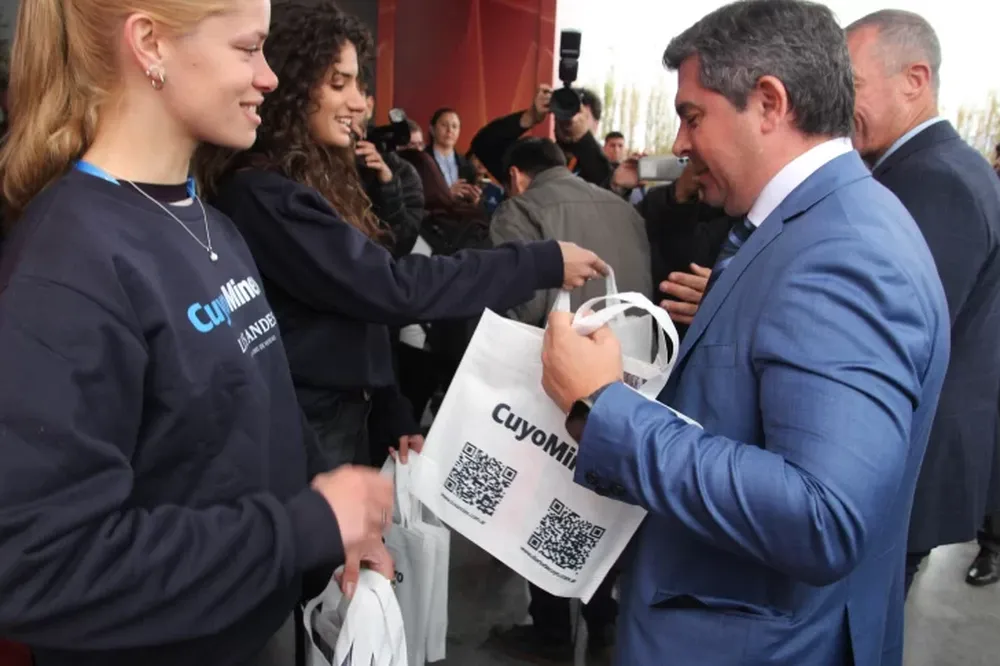 Desde San Juan, los gobernadores hicieron un fuerte llamado a los inversores mineros