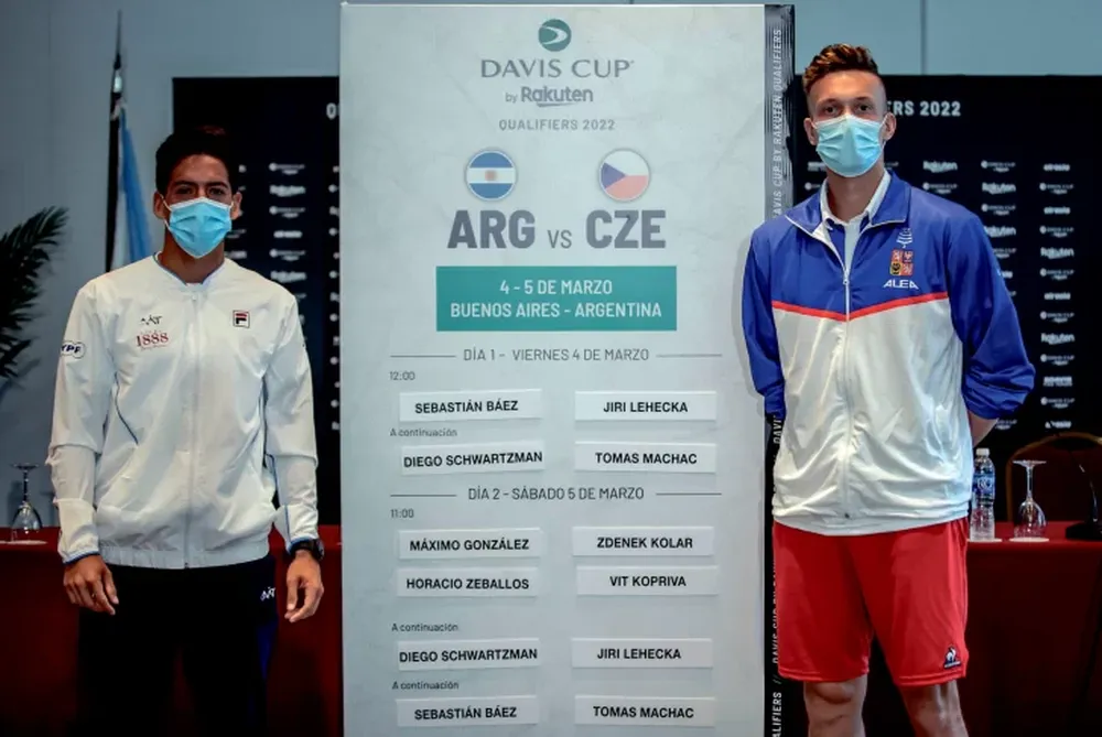 Báez abre contra los checos