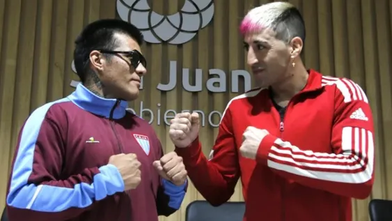 LOS CONTENDIENTES  de la pelea de fondo cara a cara, ayer luego del pesaje.