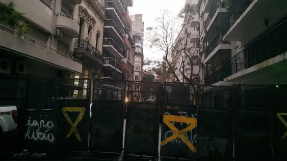 Vallaron los alrededores de la casa de Cristina Kirchner en Recoleta