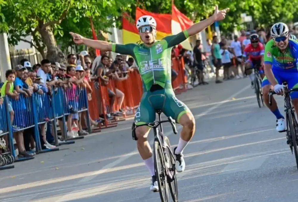 EL CAPITÁN del SEP espera festejar así el domingo con la Selección Argentina.