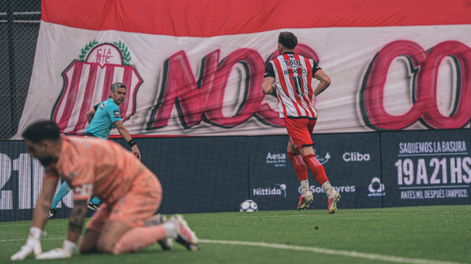 Barracas Central derrotó 2-0 a Huracán y sumó tres puntos clave en la pelea por los playoffs.