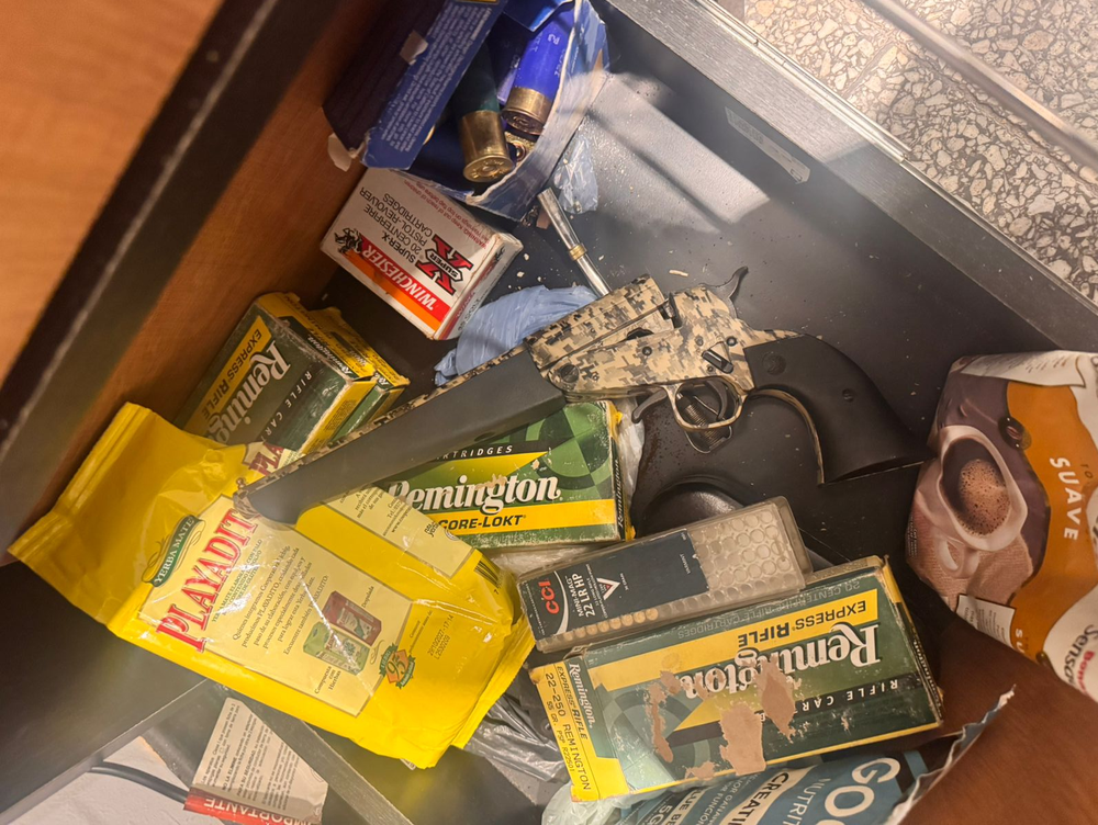 Allanamiento en Rawson: secuestraron un arma ilegal y detuvieron a un hombre tras un operativo policial.