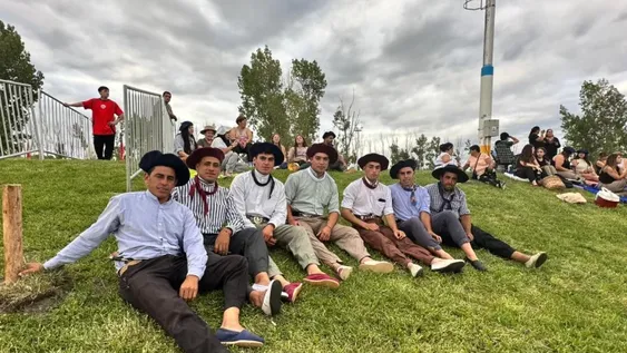Los chicos de la Agrupación Gaucha Juventud de mi Pueblo, dijeron presente en la fiesta.