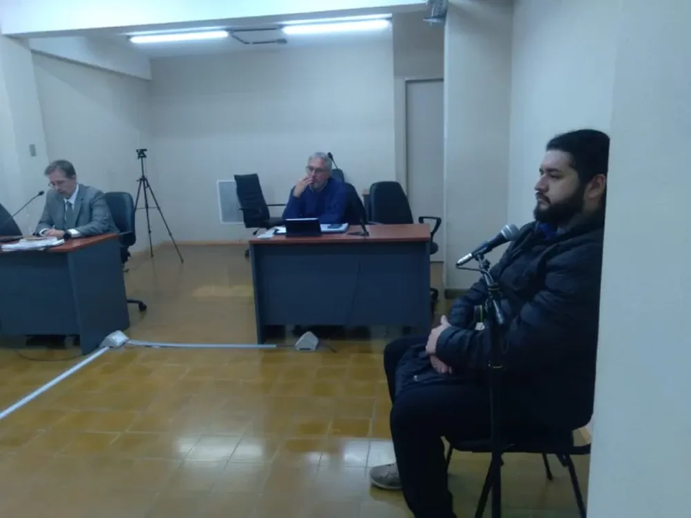 El sospechoso, Fernando Páez (derecha) se negó ayer a dar su versión de los hechos. Seguirá libre pero deberá cumplir reglas de conducta.