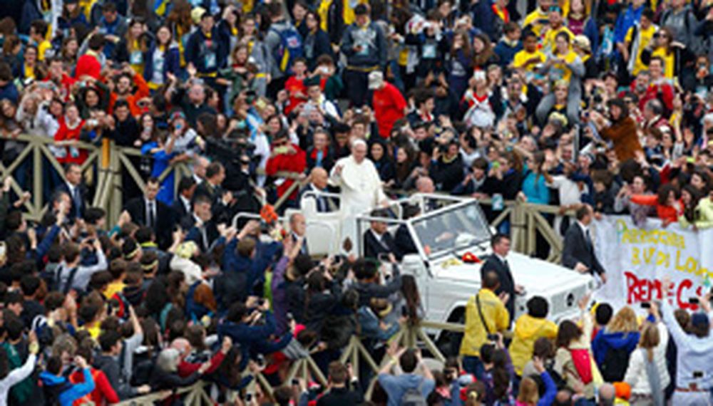 El papa Francisco y un mensaje claro a los jóvenes: “La felicidad no es una app en el celular”