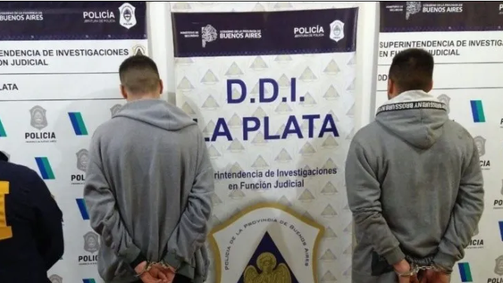 Luego de emborracharla, dos hermanos y un amigo violaron a una joven