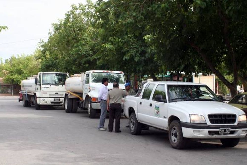 Once municipios llevan agua hasta la Difunta