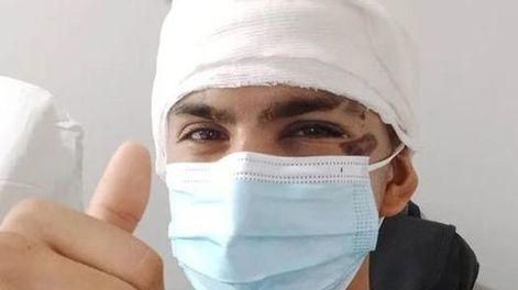 Le dieron un botellazo a un futbolista y tuvieron que operarlo