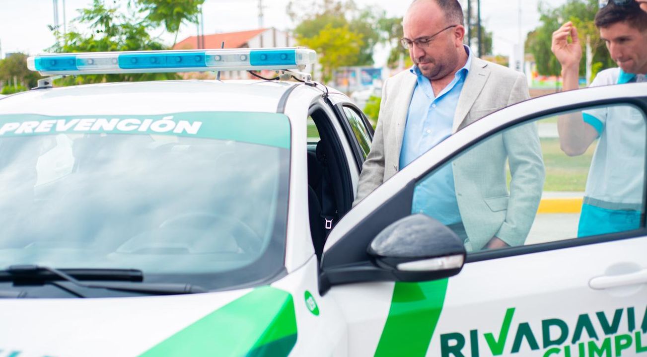 Rivadavia amplió su parque automotor con la compra de 3 movilidades 0km que serán destinadas a la Policía Comunal. Rivadavia amplió su parque automotor con la compra de 3 movilidades 0km que serán destinadas a la Policía Comunal.