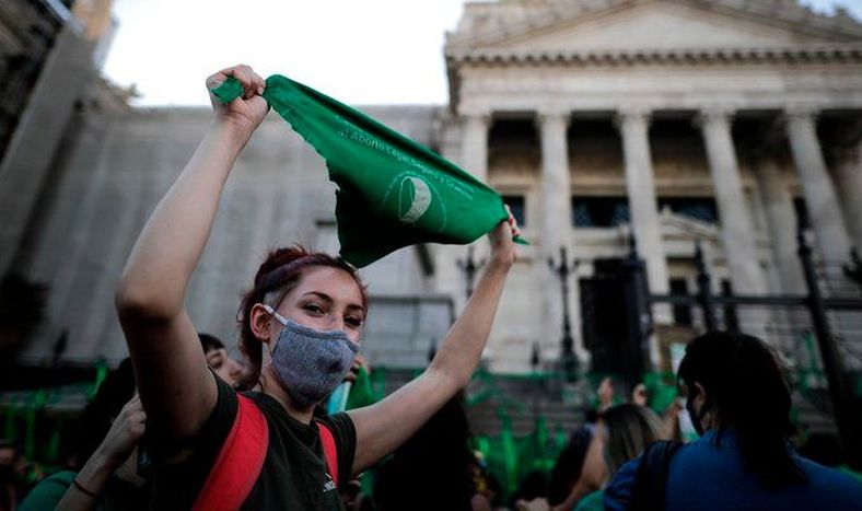 Denuncian que proyecto para derogar el aborto legal no tenía autorización de Javier Milei
