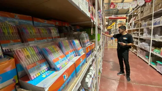 Primeras ofertas. Las librerías y comercios locales ya empezaron a ofrecer útiles y todo lo necesario para la vuelta a clases. Desde al menos una cámara buscan negociar mejores precios con distribuidoras.