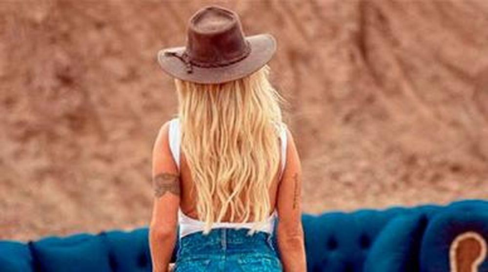 “Después del zarandeo nocturno”, Florencia Peña se mostró con un short que le dejaba la cola al aire