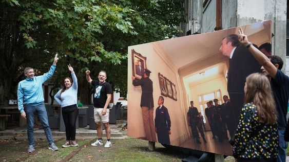 SIMBÓLICO. Junto a la agrupación HIJOS, Máximo participó de la restitución de la imagen de Néstor Kirchner bajando los cuadros de los genocidas en la ExEsma, que había retirado el gobierno nacional.