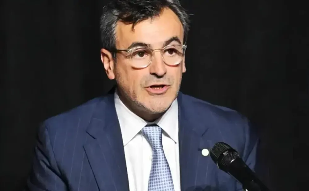 EL PRESIDENTE de la Unión Industrial Argentina (UIA), Martín Rapallini, quien comenzó sus funciones hace menos de una semana, puso en agenda una negociación que la entidad empresaria mantiene con el Gobierno. Estamos hablando para que se bajen los impuestos a la exportación, dijo.