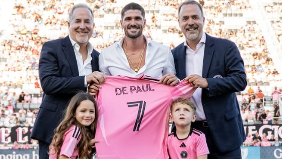 La presentación de Rodrigo De Paul en Inter Miami: su frase a los hinchas y la pancarta que le dedicaron