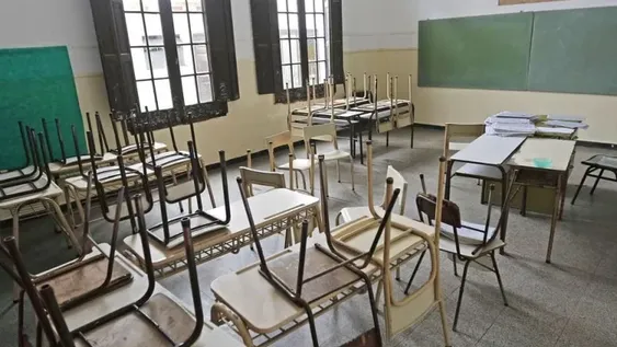 Con estricto protocolo de higiene y distanciamiento, oficializaron la vuelta a clases presenciales