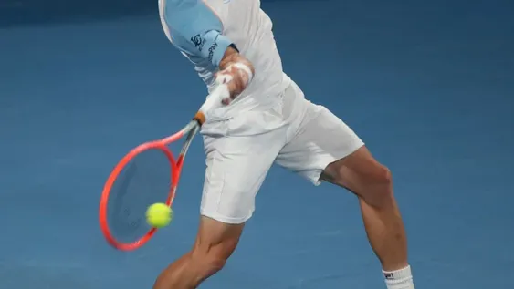 Gran triunfo del “Peque” sobre Tsitsipas