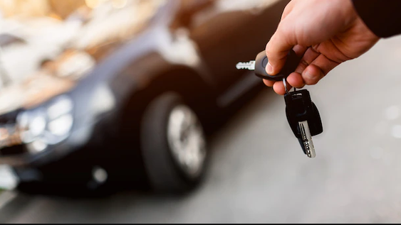 Compró su primer auto, se lo mostró al padre y la respuesta lo descolocó
