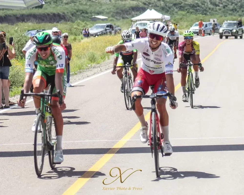 Nicolás Tivani voló en el sprint final y ganó una tradicional carrera en Mendoza