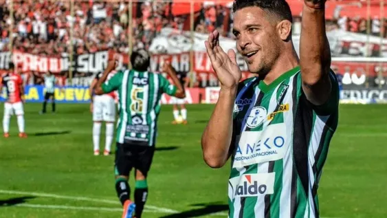 Villa Mitre eliminó a Newell’s en un partido con incidentes y será el rival de San Martín