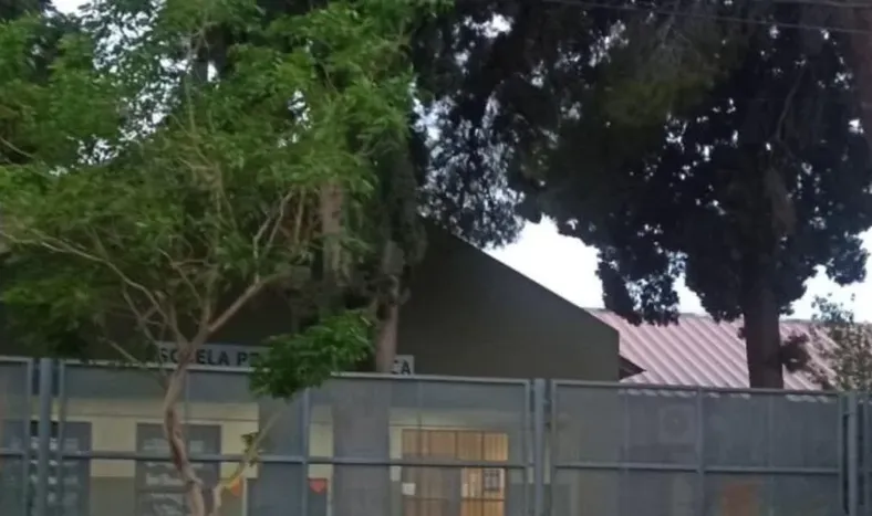 Escuela Teniente Pedro Nolasco Fonseca, en Capital, donde se activó la alerta por seguridad por un presunto sátiro. &nbsp;
