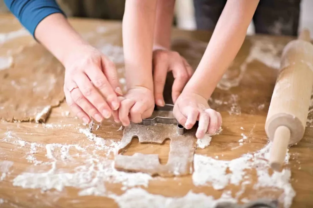 Quiso cocinarle galletas con forma de faro a su hijo pero el resultado fue otro